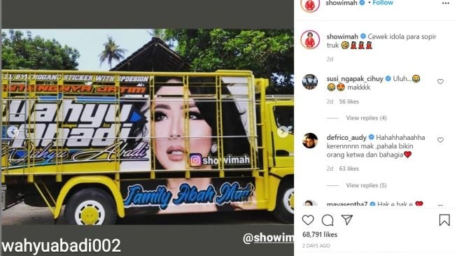 Wajah Soimah yang terlihat terpesona melihat sesuatu dilukis di bak truk (Instagram)