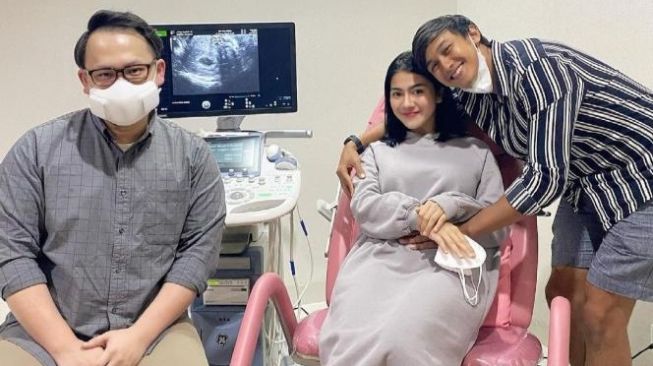 felicya angelista dan caesar hito [instagram atfelicyangelista]