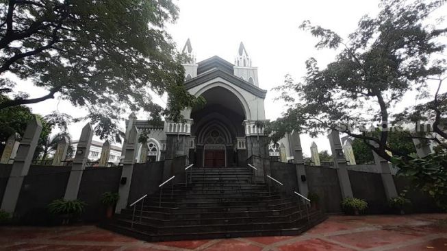 Gereja Santo Laurensius Alam Sutera, Serpong, Kota Tangerang Selatan (Tangsel), Sabtu (17/4/2021). [SuaraJakarta.id/Wivy Hikmatullah]
