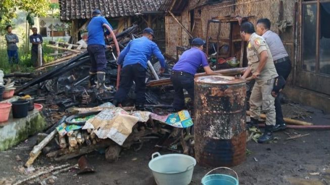 Usai Sahur Rumah Ludes Terbakar, Beruntung Nenek Sebatangkara Selamat