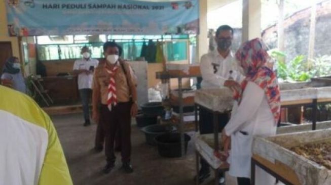 Demi Mengurangi Sampah, Lurah Adhi Budidaya Magot