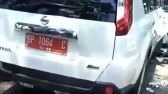 Mobil Plat Merah Ugal-ugalan di Batam, Tabrak Lima Kendaraan Satu Tewas