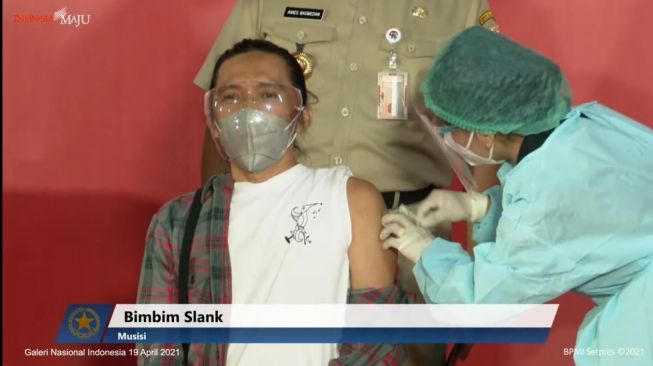 Disuntik Vaksin di Depan Jokowi, Bimbim Slank: Deg-degan, Tapi Enggak Sakit