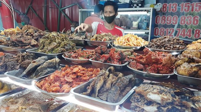 Berburu Nasi Kapau di Pasar Senen, Apa Bedanya dengan Nasi Padang?