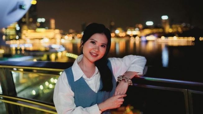 Postingan Pertama Felicia Usai Putus: Tak Semua Badai Datang Mengganggu