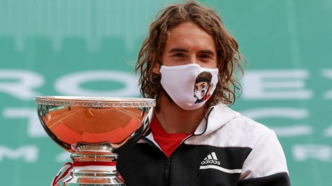 Petenis Yunani, Stefanos Tsitsipas menjuarai ajang Monte Carlo Masters di Monaco, Minggu (18/4/2021) malam WIB. [Valery HACHE / AFP]