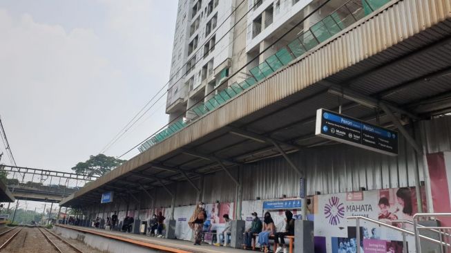 Menteri PUPR Basuki Basuki Hadimuljono dalam agenda topping off tahap akhir Ceremony Tower Cattleya Rusun Samesta Mahata Serpong, Tangerang Selatan, Banten, Sabtu (17/4/2021).