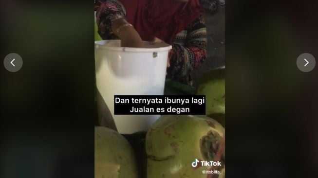 Kisah bayi tidur di trotoar saat orang tuanya bekerja (TIktok.com/@itsbilla_)