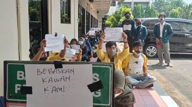 Dua Mahasiswa Pendemo Tolak Omnibus Law Dituntut Hukuman Penjara