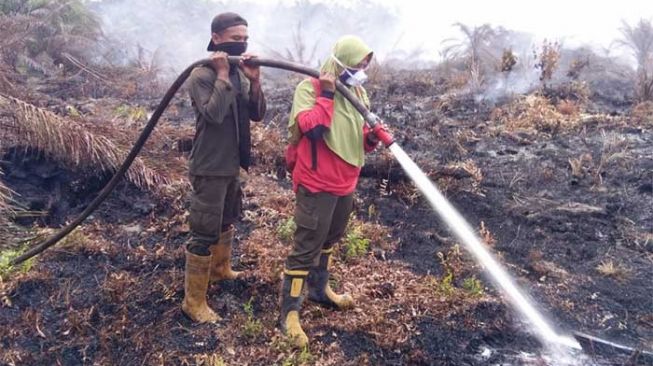 Gustia Ningsih, Srikandi Manggala Agni dari Siak. [Dok Manggala Agni Siak]