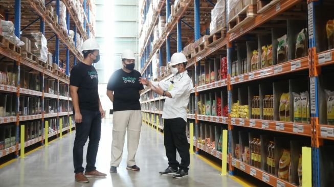 Mentan Syahrul Yasin Limpo meresmikan National Fulfillment Center (NFC) milik TaniHub. (Dok. Kementan)