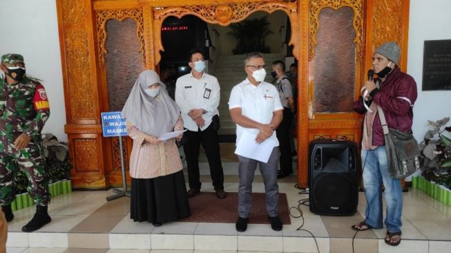 AJI Balikpapan Aksi Sematan Pita Putih, Solidaritas untuk Nurhadi Tempo