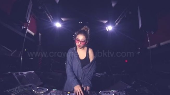 DJ Zahra Jasmine (Youtube crowners samarinda)