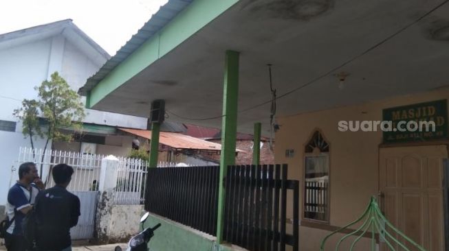 Jemaahnya Akur, Masjid dan Gereja di Makassar Hanya Dipisahkan Lorong Kecil