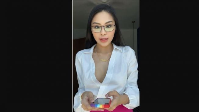 Berpakaian Seksi Saat Berfoto Bareng Ustadz, Selebgram Malaysia Minta Maaf