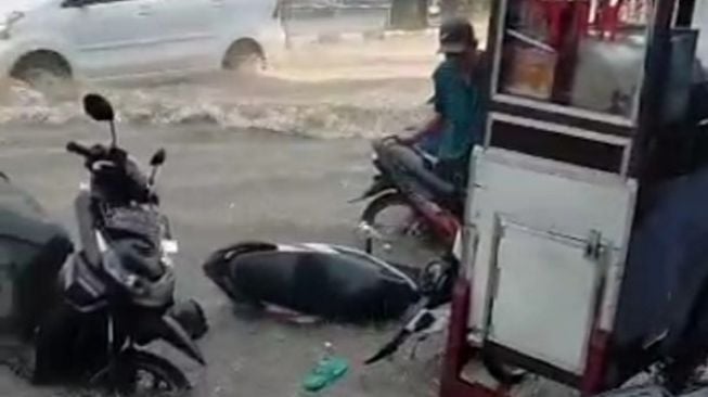 Pasar Badak Pandeglang Banjir, Motor Warga Rusak Terendam