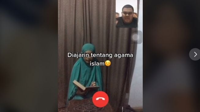 Pria mengajari cara mengaji dan baca Al Quran (tiktok.com/@goodgirlwoee)