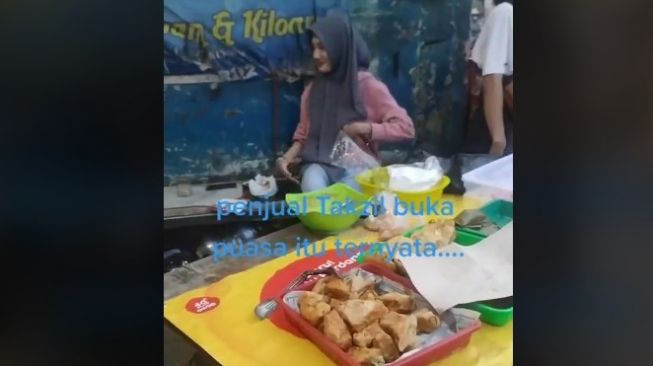 Viral gadis penjual takjil. (TikTok)