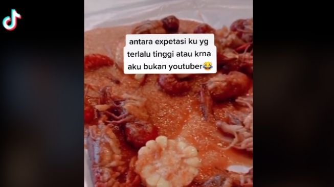 Struk tagihan makan di restoran (tiktok.com/@komedo_12)