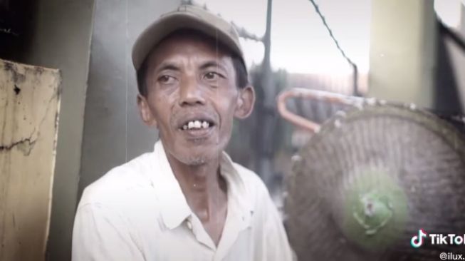 Jual becak untuk hadiah ulang tahun anak. (Tiktok/@ilux.id)