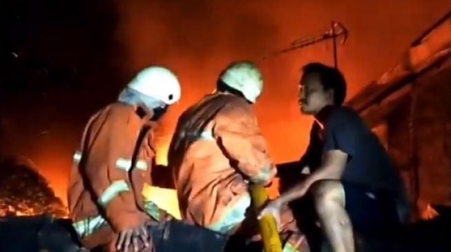 Pesantren Albasyariah Bandung Kebakaran Saat Malam Takbir