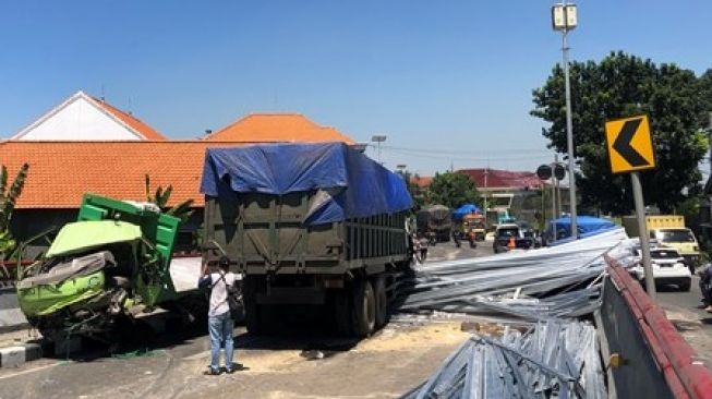 Kecelakaan Maut Libatkan Tiga Truk di Gresik, Diduga Penyebabnya Rem Blong