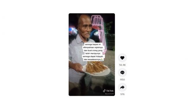 Tukang sate ini kena tipu. [TikTok]