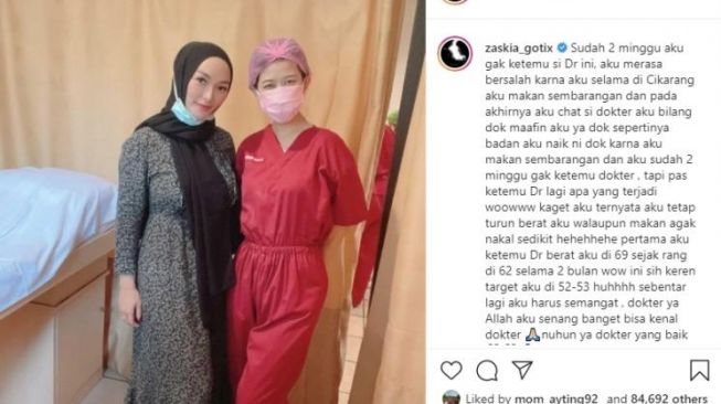 Zaskia Gotik berhijab. (Instagram/zaskia_gotix)