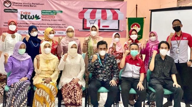 Dharma Wanita Provinsi Jabar luncurkan Toko DeWe. (Dok. JNE)