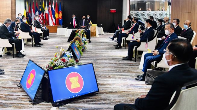 Sebagai Ilustrasi-Suasana pertemuan KTT ASEAN yang dihadiri oleh kepala negara ASEAN dan perwakilan di Gedung Sekretariat ASEAN Jakarta, Sabtu (24/4/2021). ANTARA FOTO