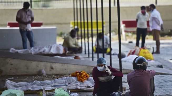 Tingginya angka kematian per hari akibat Covid-19 di India. [Sanjay Kanojia/AFP]
