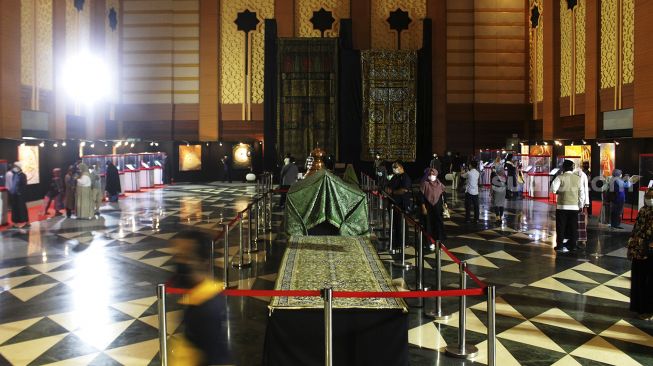 Suasana Pameran Artefak Nabi Muhammad SAW di Jakarta Islamic Center, Koja, Jakarta, Minggu (25/4/2021). [Suara.com/Dian Latifah]