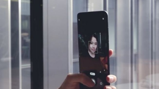 Xiaomi dengan kamera bawah layar [Gizmochina].