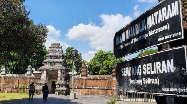 Kompleks bangunan Masjid Gedhe Mataram Kotagede, Sabtu (24/4/2021). [Hiskia Andika Weadcaksana / SuaraJogja.id]