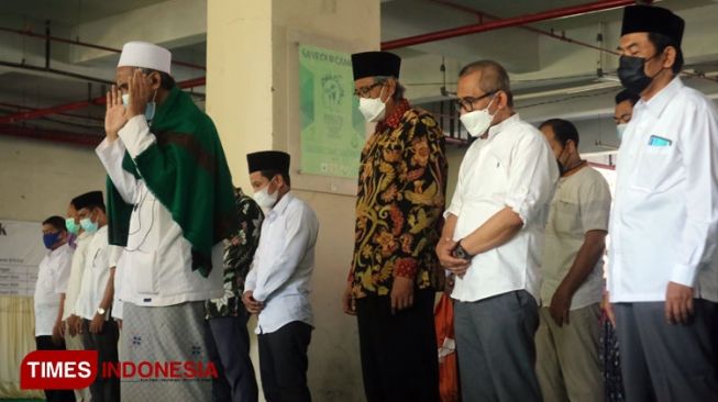 Suami Dosennya Kru KRI Nanggala 402, UNUSA Gelar Salat Gaib