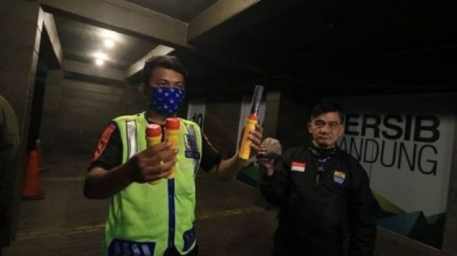 100 Orang Serbu Markas Persib, Dilempar Batu, Flare, dan Botol