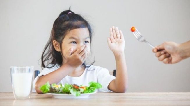 Anak Tidak Suka Makan Buah dan Sayur? Jangan Dimarahi, Lakukan 7 Tips Ini