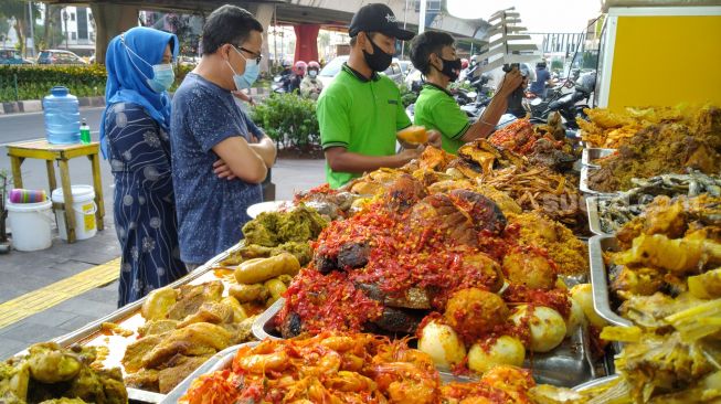 Berburu Makanan Buka Puasa di Food Street Kramat