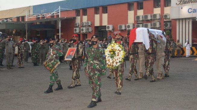 Jenazah Kepala BIN Papua Dikebumikan di Taman Makam Pahlawan Kalibata