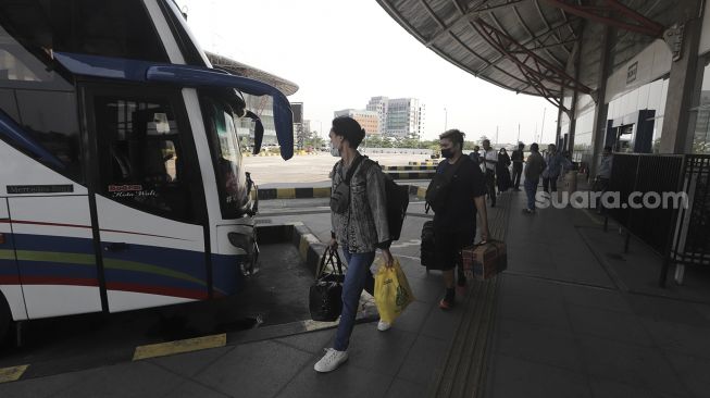 Jelang Larangan Mudik, Penumpang Bus AKAP Membludak