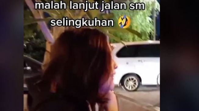 Bukan Nangis, Viral Wanita Malah Ketawa Lihat Pacar Lewat Ajak Selingkuhan