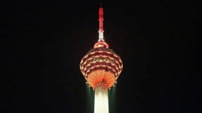 Lampu merah putih di Menara Kuala Lumpur Malaysia / [Antara]