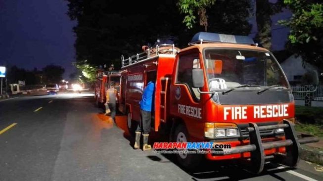 Damkar Kasih Pesan Menohok Ke Tukang Selfie Saat Kebakaran Kami Bertaruh Nyawa Suara Jakarta