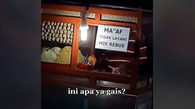 Pengumuman menohok dari tukang bakso. (TikTok)