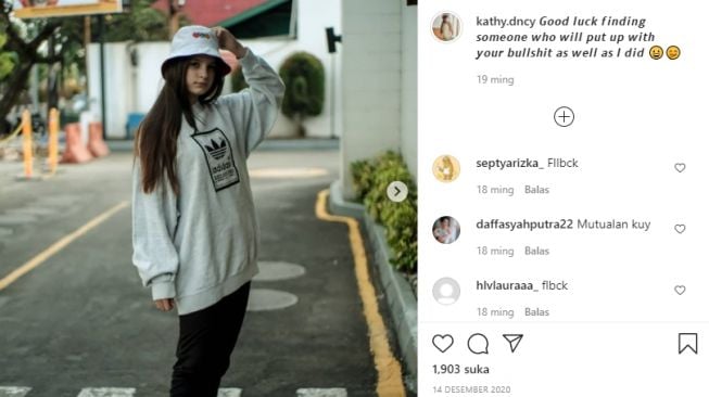 Katherine, model cantik jersey Persela Lamongan. (Instagram/@kathy.dncy).