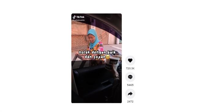 Sepasang suami istri ini menolak sopan pemberian buka puasa. [TikTok]