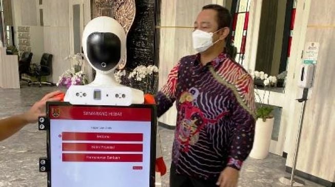 Canggih! Penerima Tamu di Balaikota Semarang Berwujud Robot