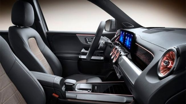 Kabin New Mercedes EQB, dengan style compact di sektor interior, namun lapang di kabin dan wheelbase panjang [Mercedes-EQ via ANTARA].