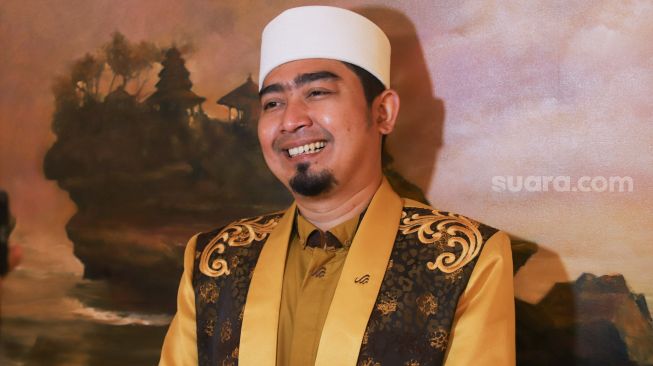 Ustadz Solmed saat ditemui awak media di Kawasan Cilandak, Jakarta Selatan, Rabu (28/4/2021). [Suara.com/Alfian Winanto]