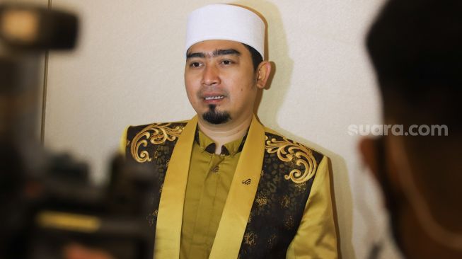 Ustadz Solmed saat ditemui awak media di Kawasan Cilandak, Jakarta Selatan, Rabu (28/4/2021). [Suara.com/Alfian Winanto]